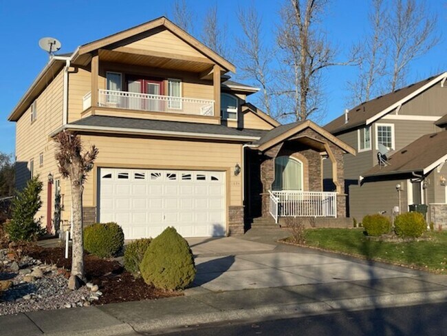 Foto del edificio - 7bdrm, 3.5 bthrm! 3184 sq ft! 2 Master bed...