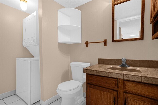 Foto del edificio - 411 Sheoah Blvd