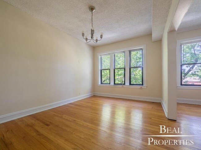 Building Photo - 1 bedroom in CHICAGO IL 60657