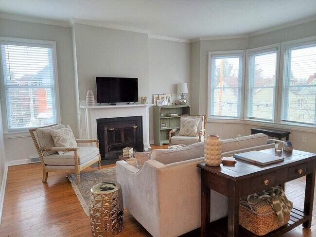 Gorgeous natural light - 5800 Walnut St