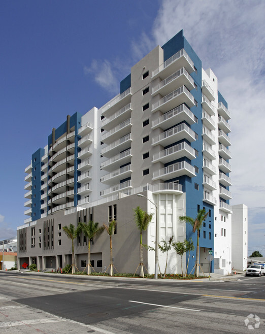 Building Photo - Stadium Tower