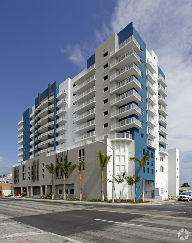 Building Photo - Stadium Tower
