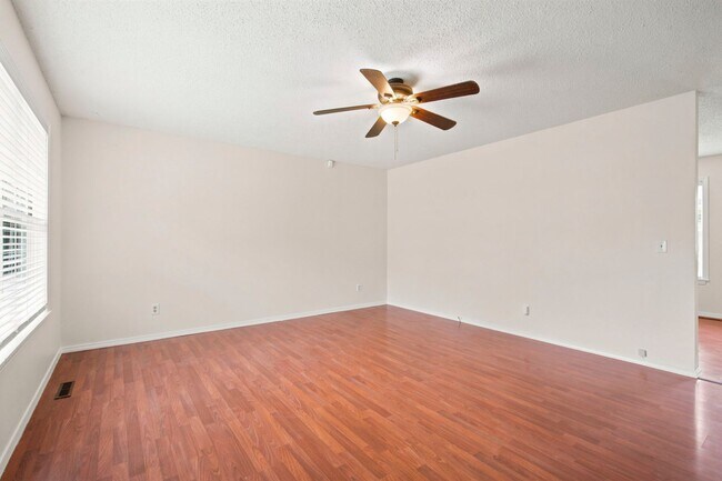 Foto del edificio - 511 E Dyann Dr