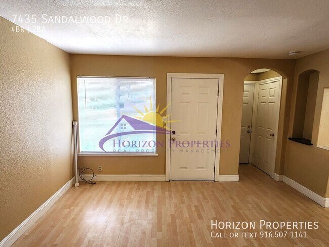 Foto del edificio - 7435 Sandalwood Dr