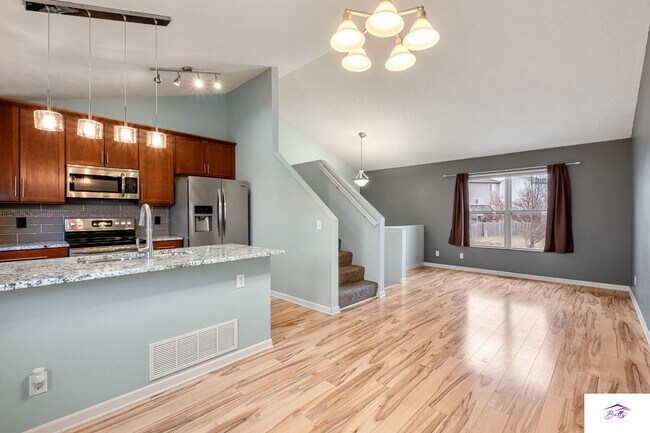 Foto del edificio - AVAILABLE NOW!