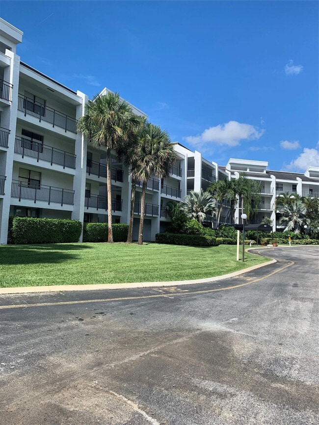 Building Photo - 16051 Blatt Blvd