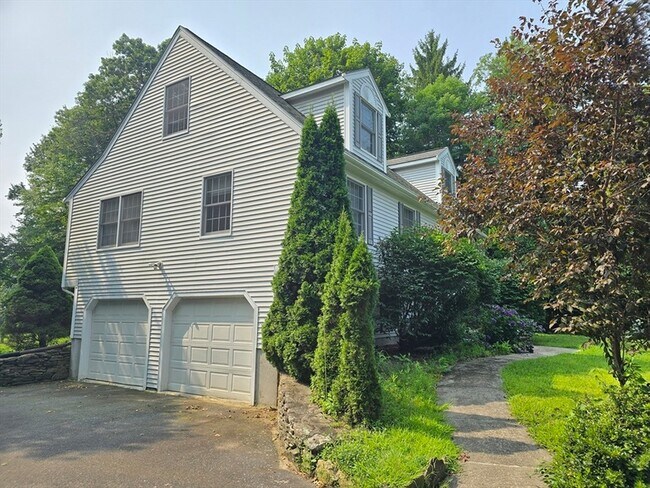 Foto del edificio - 1 Barry Dr