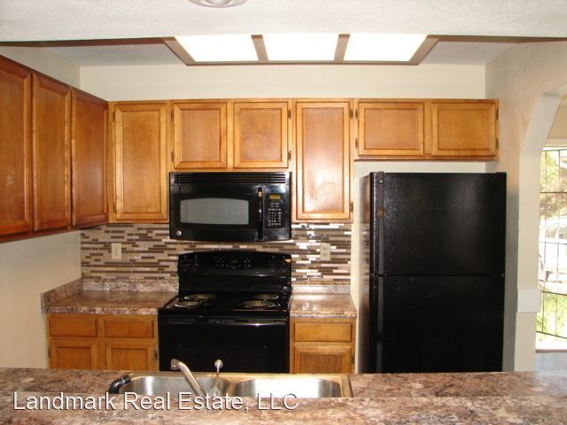 Building Photo - 2 br, 1.5 bath House - 2407 Lexington Vill...