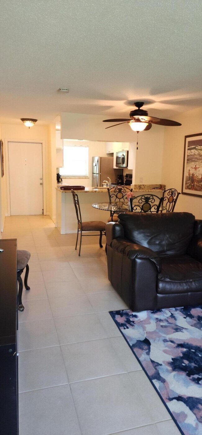 Building Photo - 207 Tropic Isle Dr