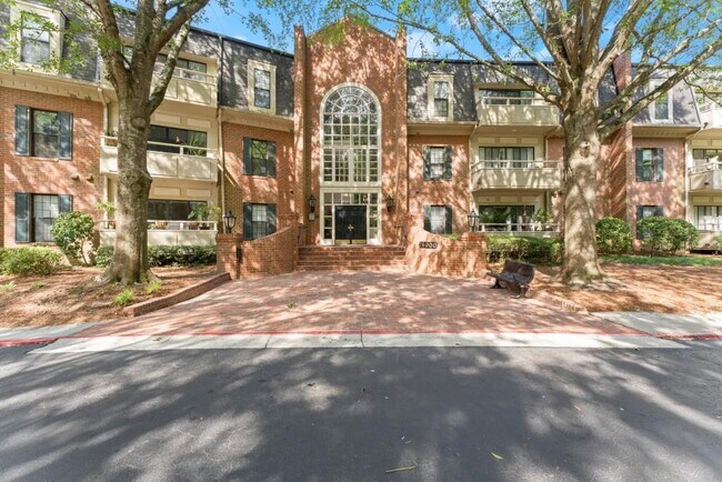 Building Photo - 25312 Plantation Dr NE