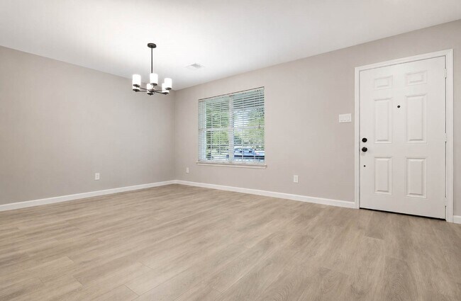 Building Photo - 9506 Lasbury Dr