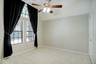 Building Photo - 127 Rush Haven Dr