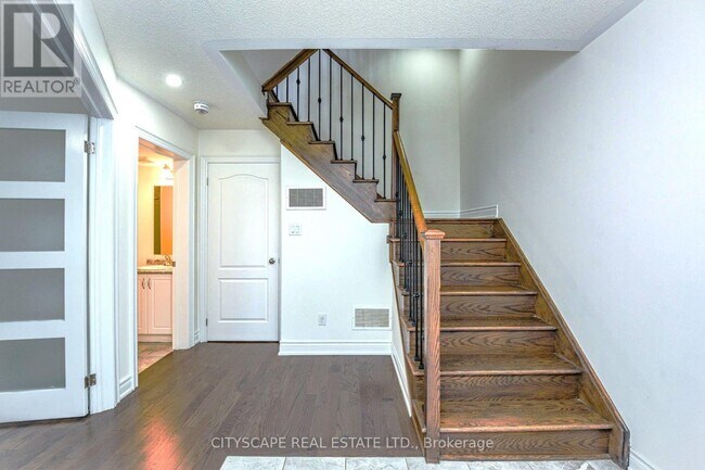 Photo du bâtiment - 8652 Financial Dr