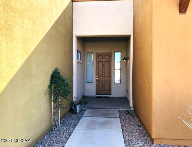 Foto del edificio - 8329 N Douglas Fir Dr
