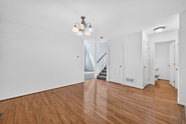Foto del edificio - 335 Wheatfield Cir