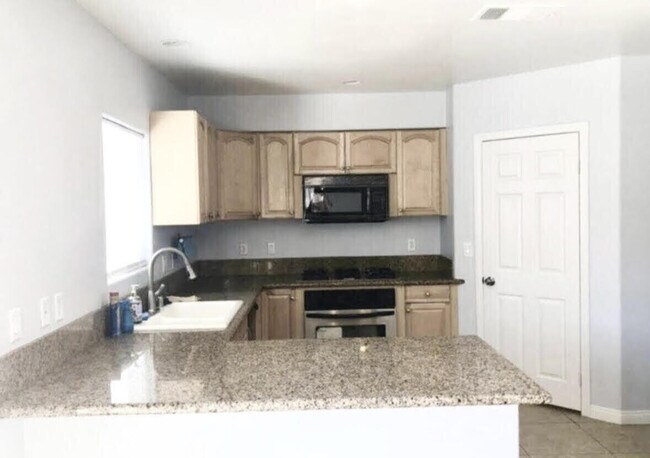 Foto del edificio - 33113 Campus Ln