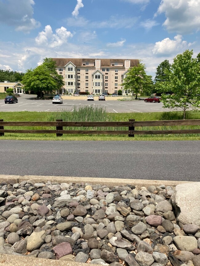 3 Village Dr Unit 306 Cedarwood Commons, Stroudsburg, PA 18360 Condo