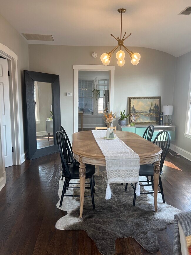 Dining Room - 4545 N Austin Ave