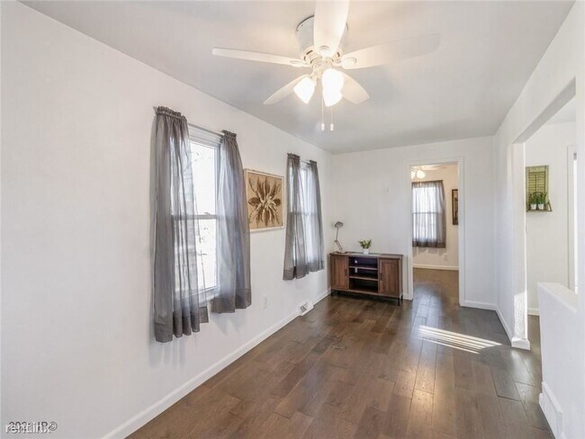 Building Photo - 1 br, 1 bath House - 21 E McKinley Ave