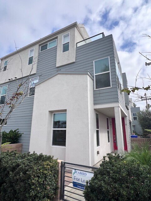 Building Photo - Ultimate Beach House! 3 Bed/3 Bath with Ocean Views from Every Floor, Panoramic Rooftop Deck, Dua...