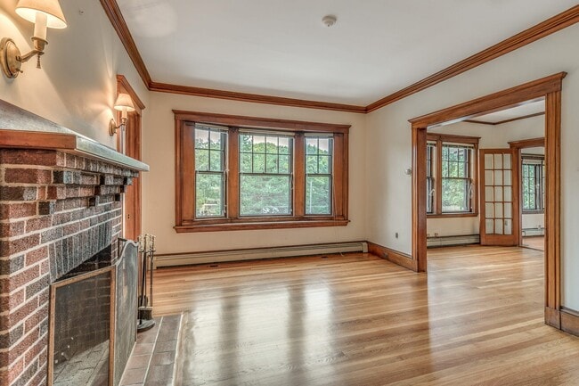 Building Photo - 375 Mount Auburn St