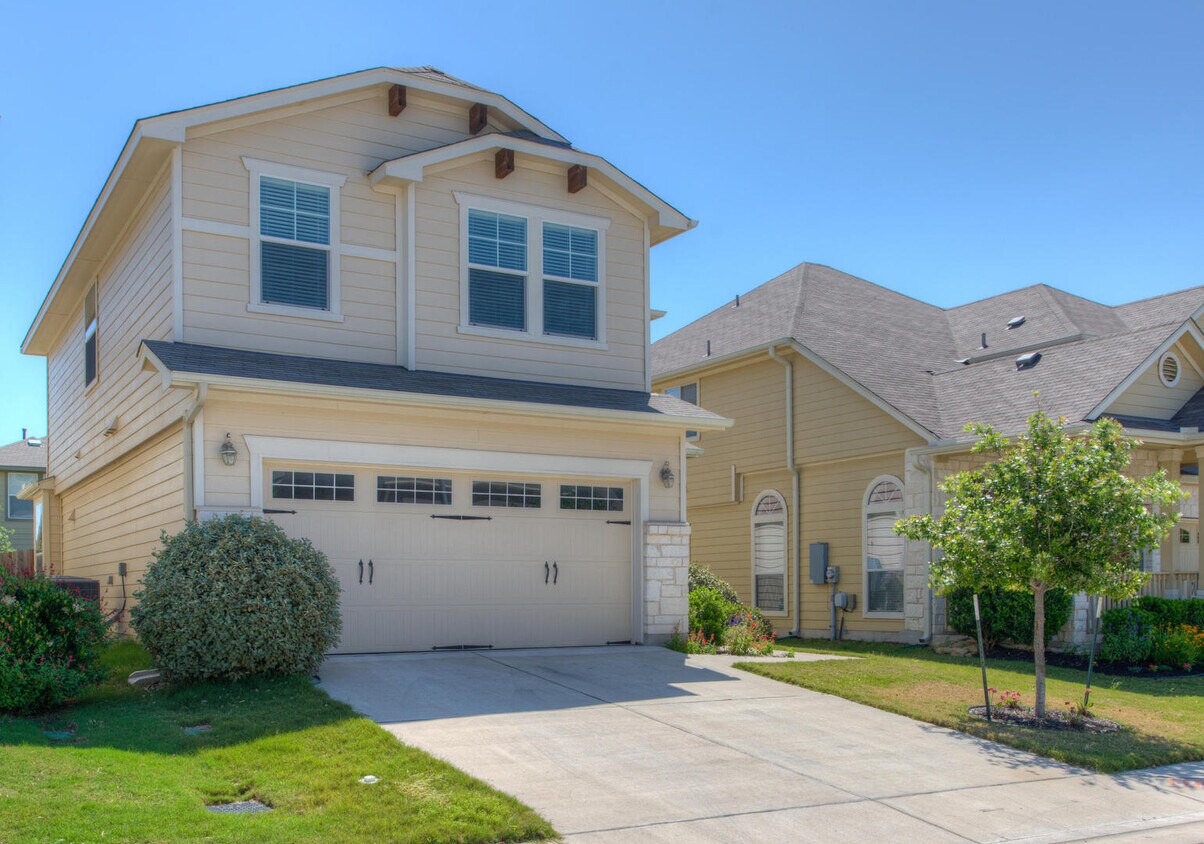 Foto principal - Welcome home! Wonderful 3 bedroom 2.5 bath...