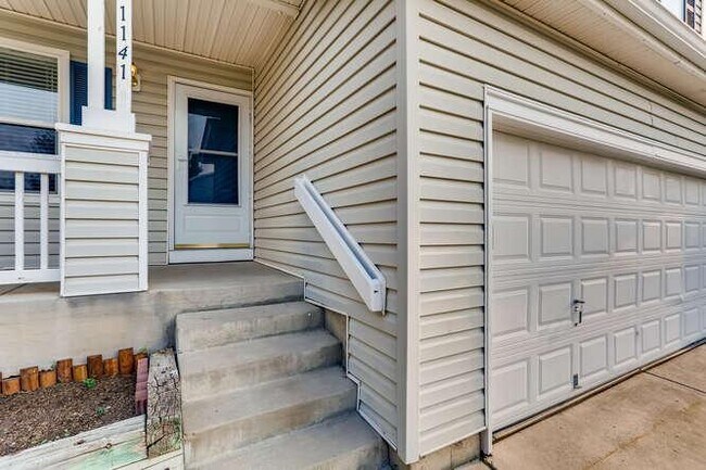 Building Photo - 1141 Fall River Cir