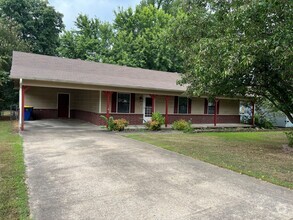 Building Photo - 60 Parkview Dr