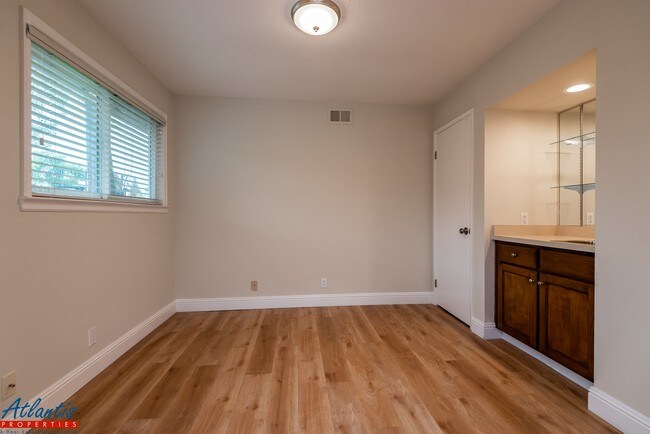 Building Photo - 1176 W Olive Ave