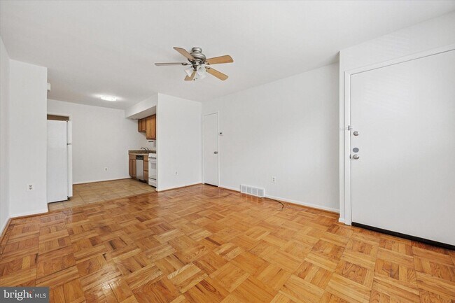 Building Photo - 348 Ripka St