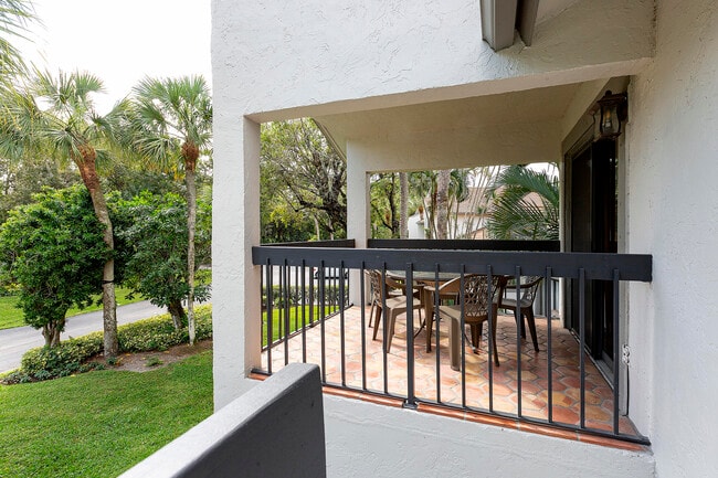Building Photo - 11355 Pond View Dr