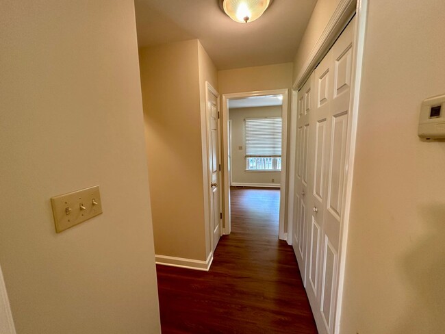Building Photo - Modern & Traditional with Convenience