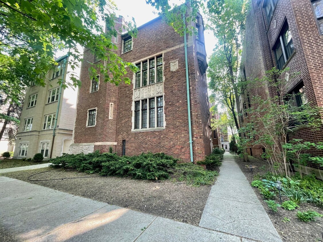 Primary Photo - 813A Forest Ave