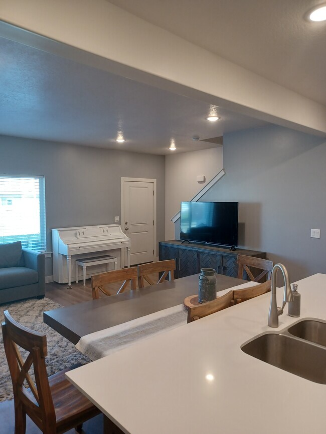 336 1580 E, Hyrum, UT 84319 House Rental in Hyrum, UT