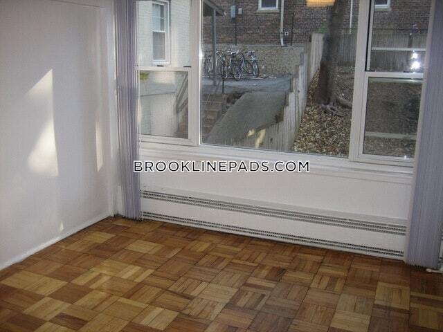 Building Photo - 1440 Beacon St.