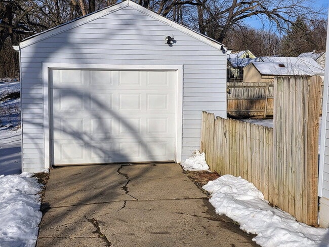 Foto del edificio - 6813 Urbandale Ave