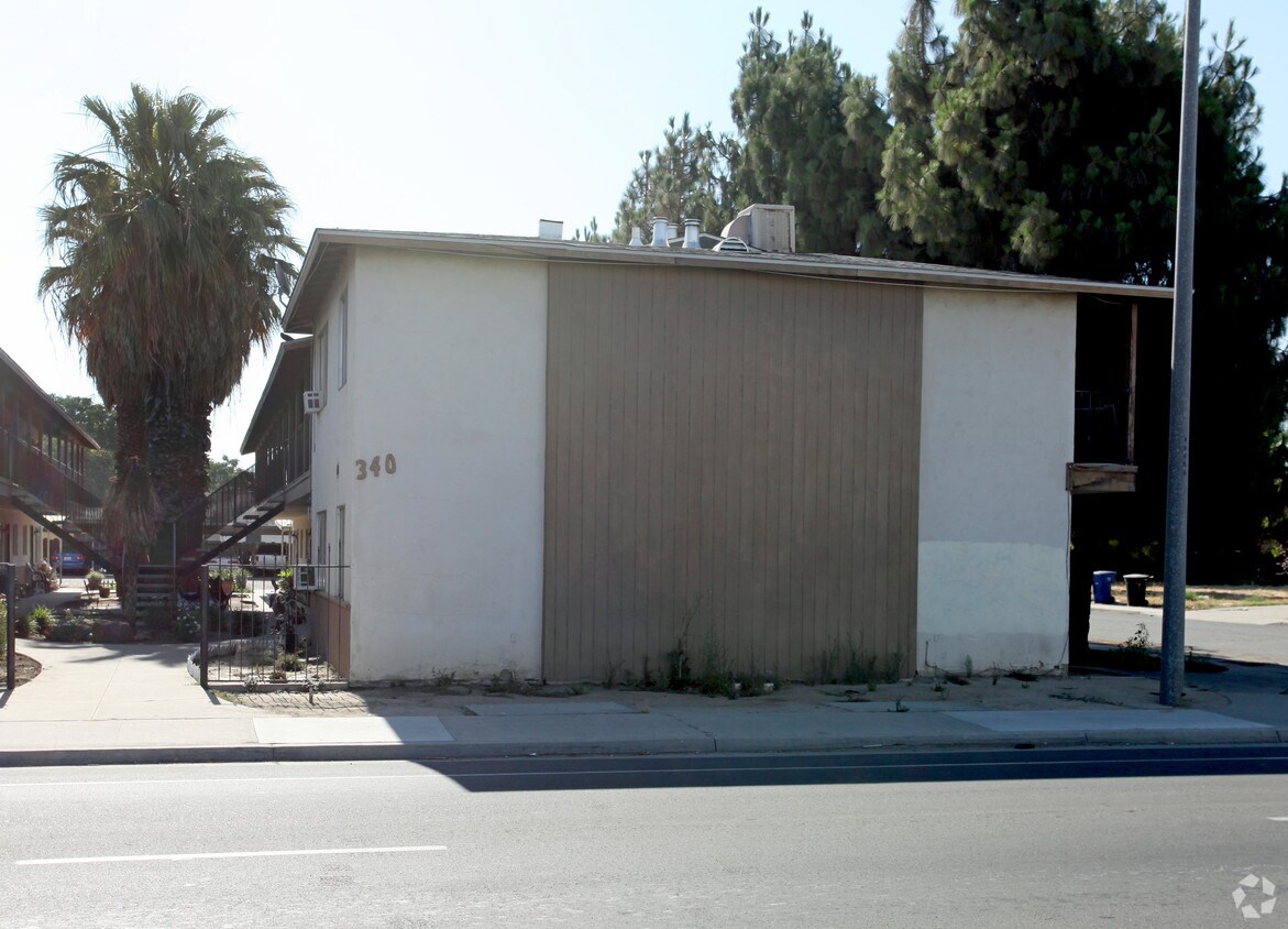 Building Photo - 340-348 N Lemoore Ave