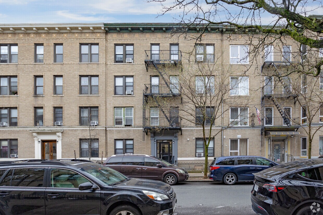 Foto principal - 6116 Woodbine St
