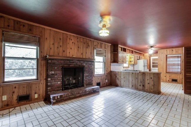 Building Photo - 4749 Thompson Mill Rd