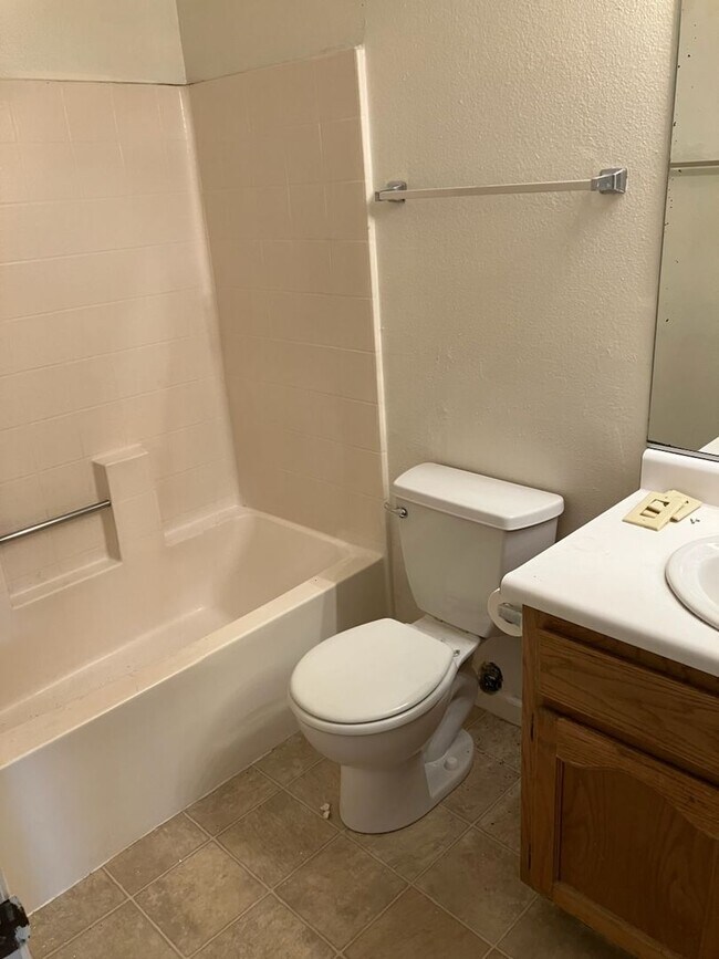 Foto del edificio - Two bedroom condo