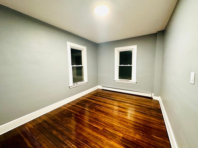 Bedroom - 258 Burritt St