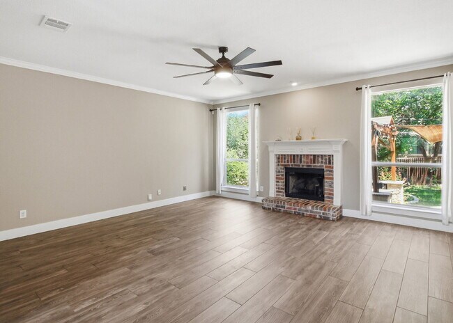 Foto del edificio - Updated two story. Gated subdivision. Gorgeous patio and yard!