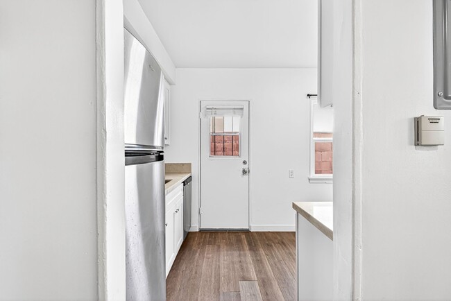 Foto del edificio - 636 Linden Ave