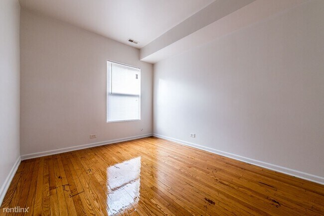 Building Photo - 1 br, 1 bath Apartment - 8155 S Maryland Ave