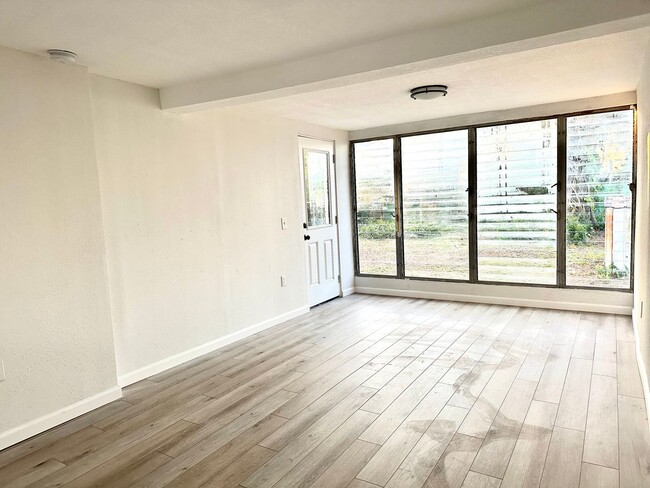 Building Photo - Modern Updated Home in the Milk District- ...