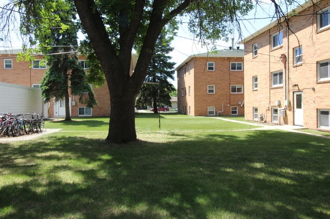 Building Photo - Picasso Square II