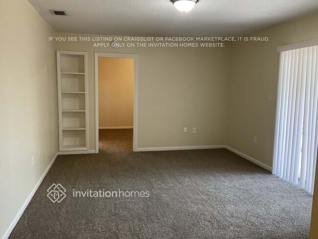 Building Photo - 984 Oak Dr