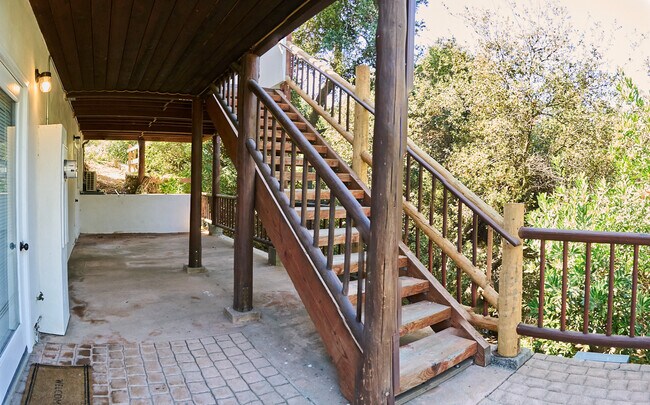 Foto del edificio - 373 Loftyhill Dr