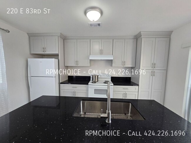 Foto del edificio - 220 E 83rd St