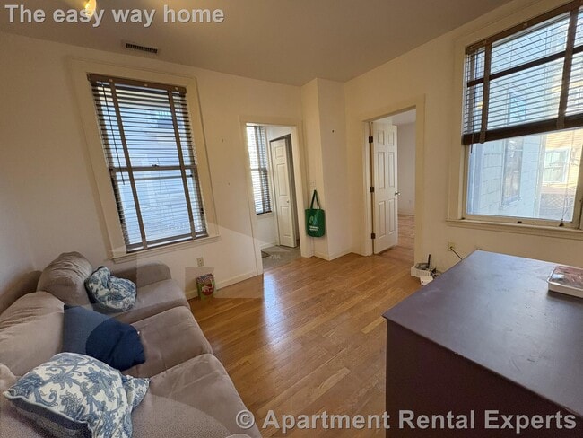 Building Photo - 339 Broadway